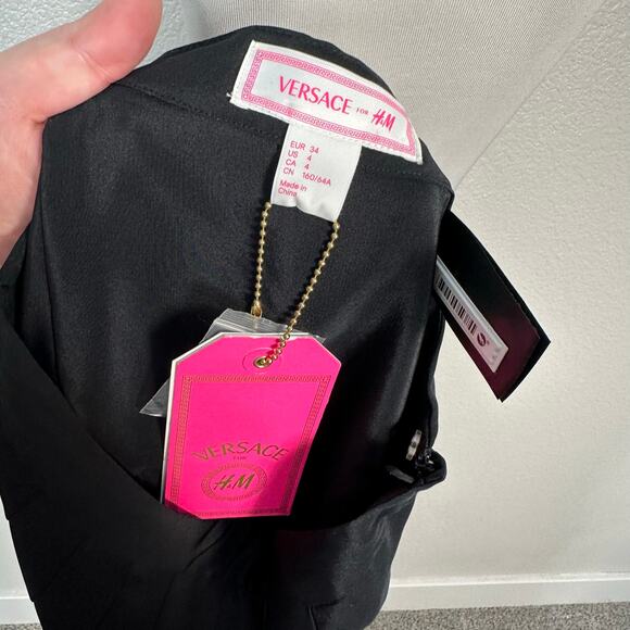 Versace X H&M NWT Women’s 100% Silk Studded Pleated Mini Skirt Black 4 - Picture 5 of 16